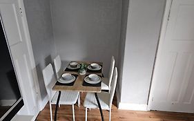 Bright 4-Bed House 15 Min To Manchester Centre