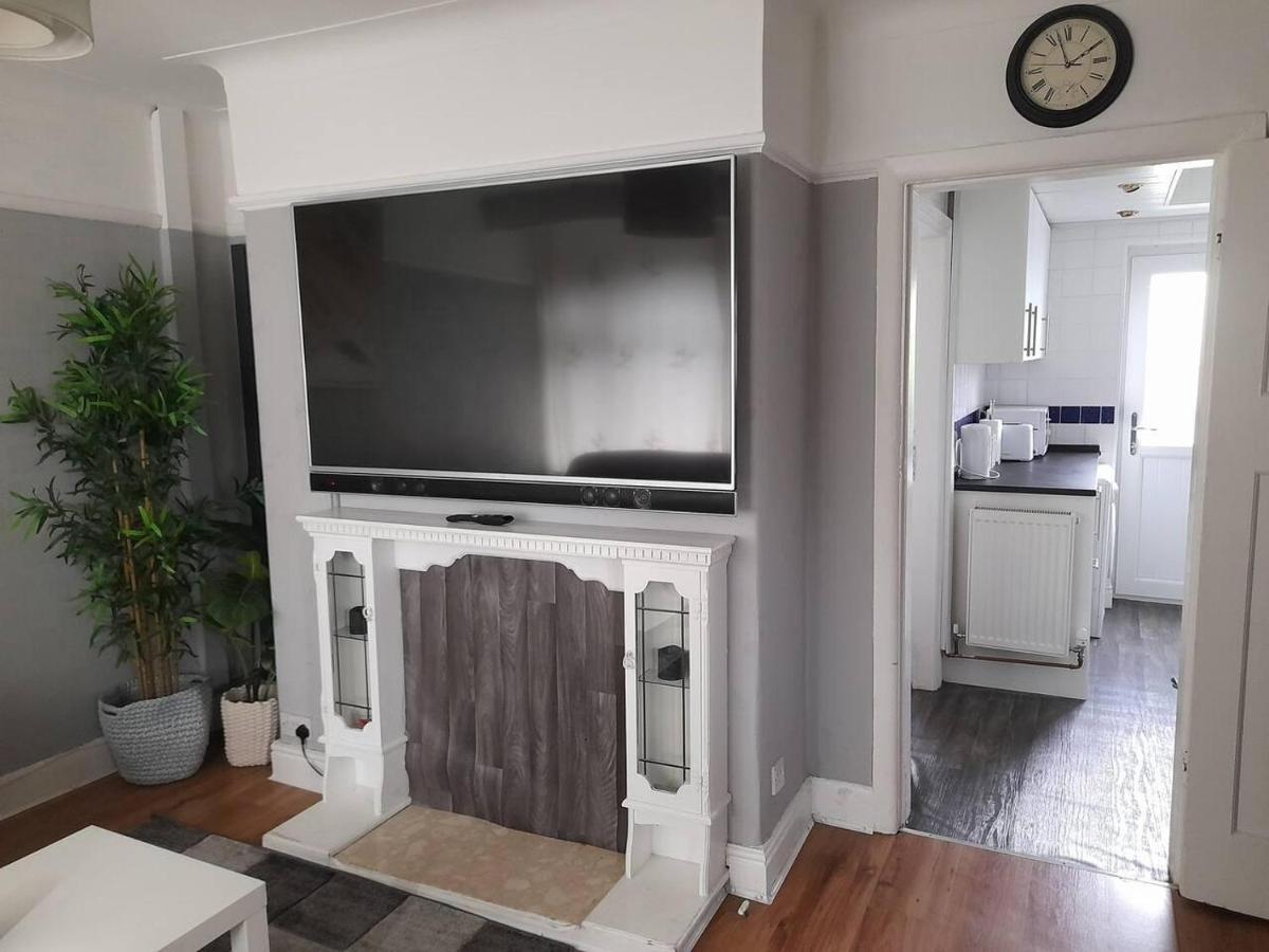 Bright 4-Bed House 15 Min To Manchester Centre Villa Exterior photo