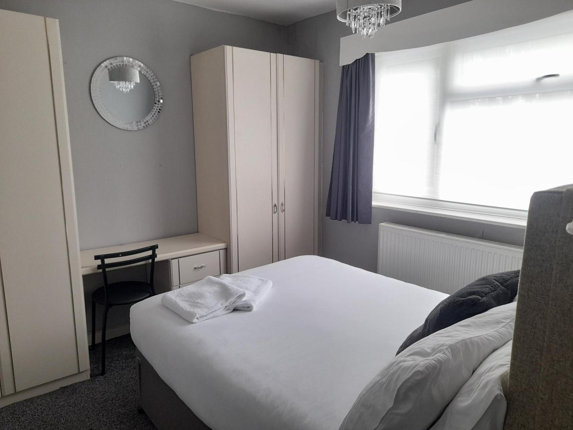 Bright 4-Bed House 15 Min To Manchester Centre Villa Exterior photo
