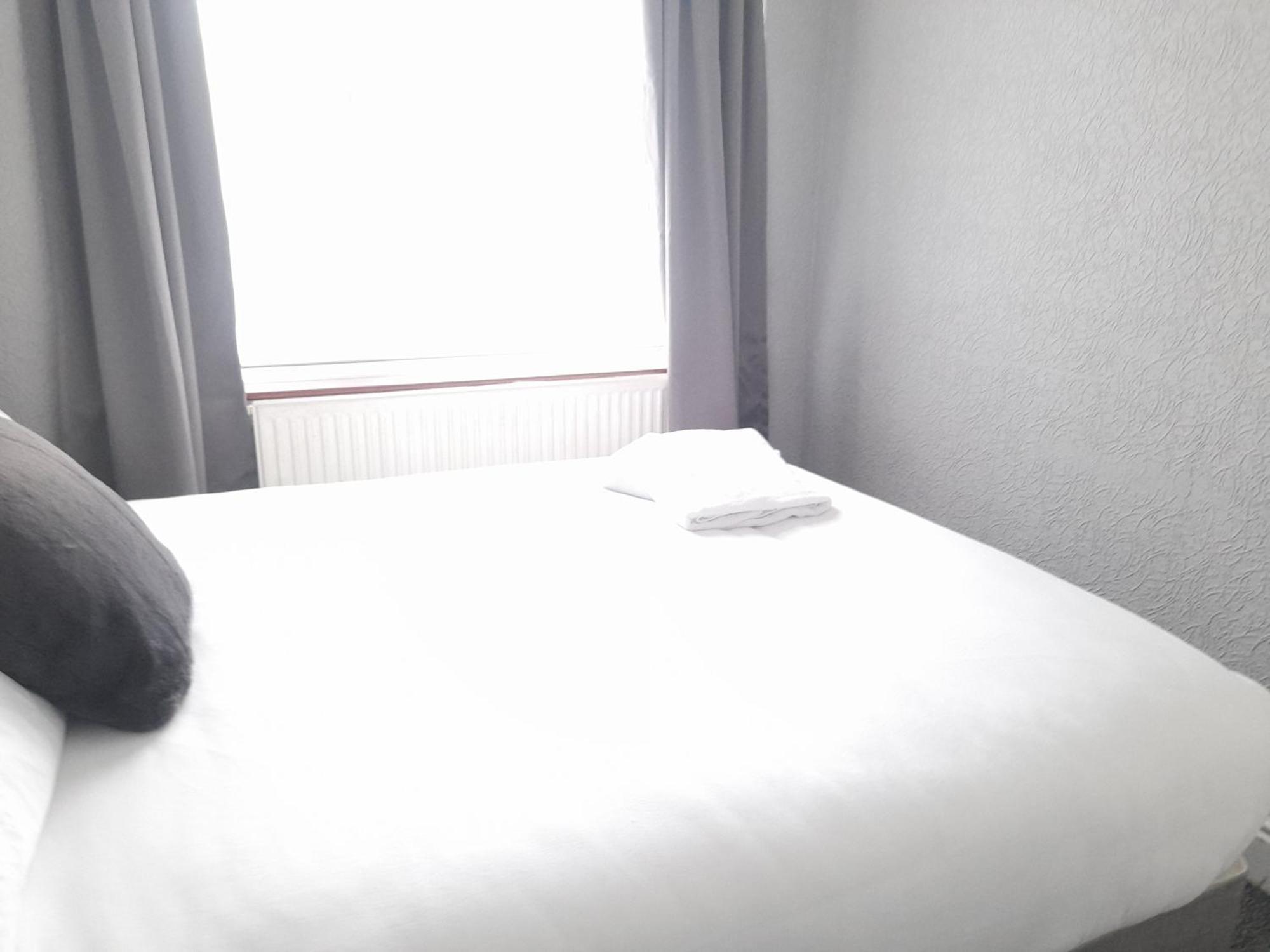 Bright 4-Bed House 15 Min To Manchester Centre Villa Exterior photo